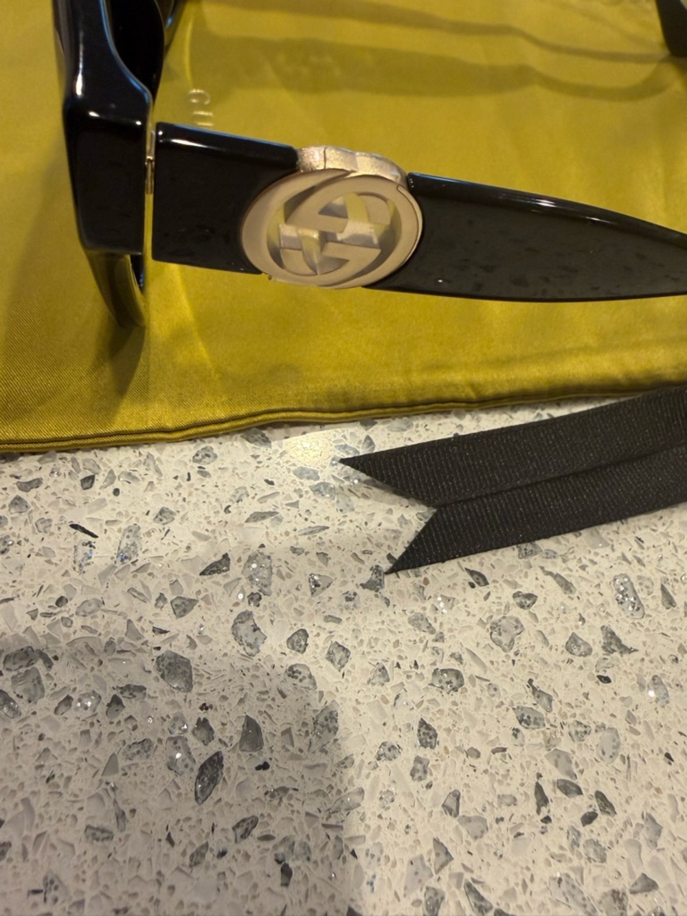 Gucci Authentic Black Frame Sunglasses - Picture 5 of 6